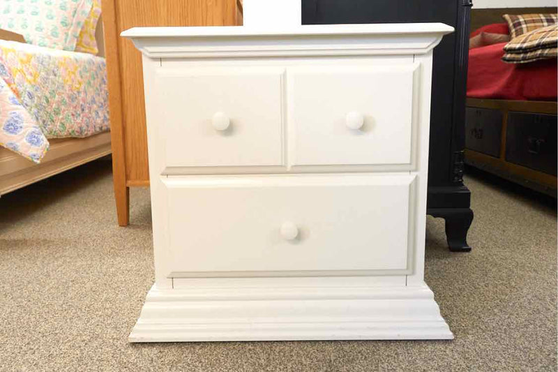 2-Drawer Nightstand in White with Wood Pulls
