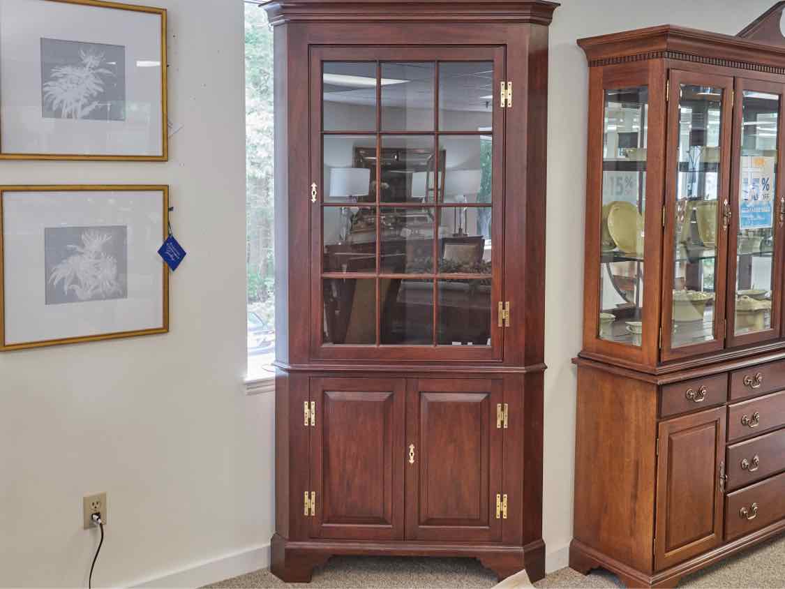 Henkel Harris Cherry Corner Cabinet in Finish '29' – Furniture Consignment  Gallery, image size:1125x844