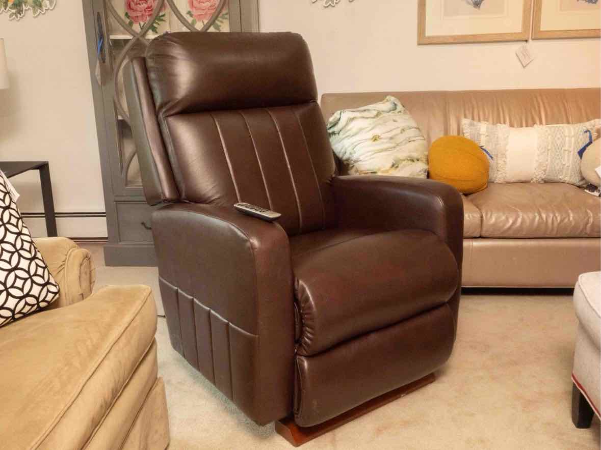 La-Z-Boy 'Finley' Power Wall Hugger Recliner in Chocolate Brown Leather
