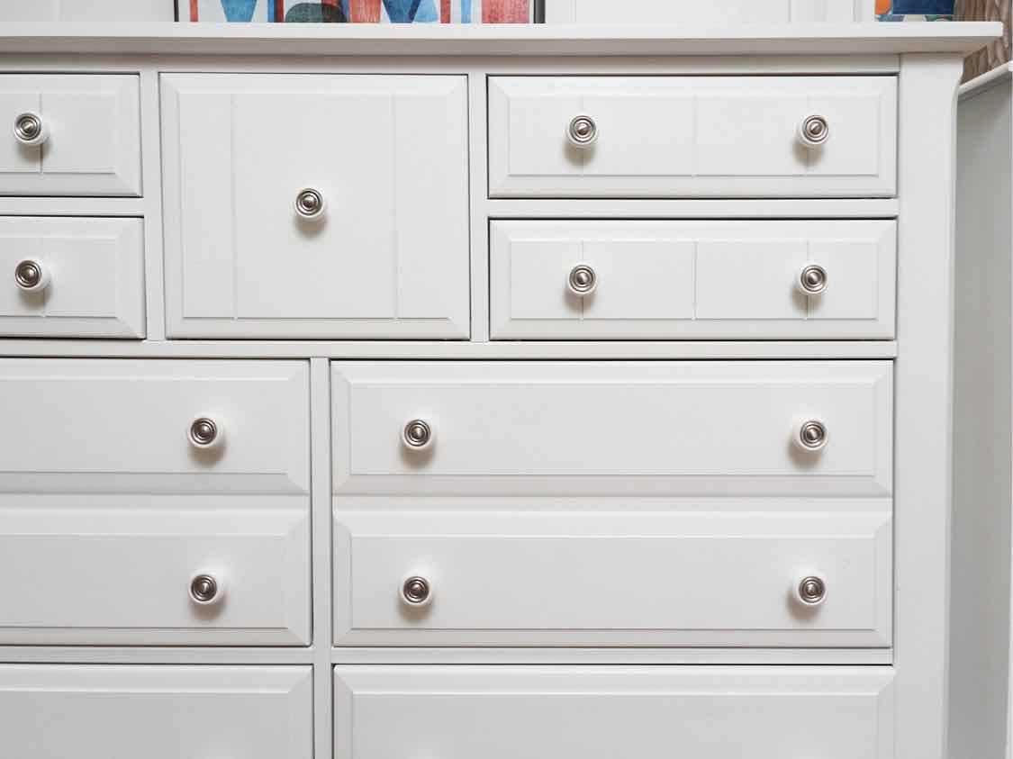 Off White Finish  9 Drawer Mule Chest