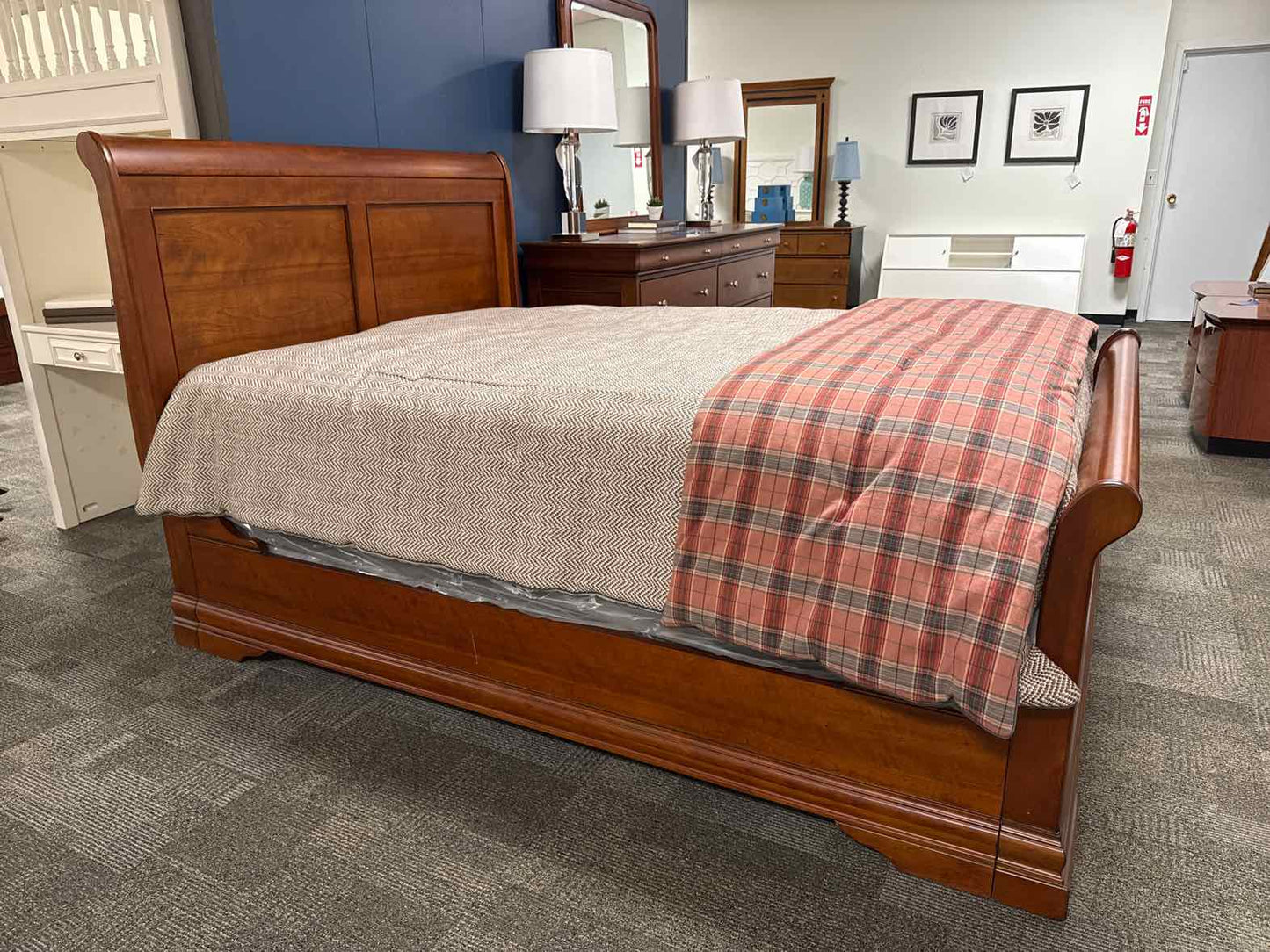 Mastercraft Cherry Queen Sleigh Bed
