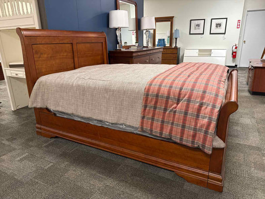 Mastercraft Cherry Queen Sleigh Bed