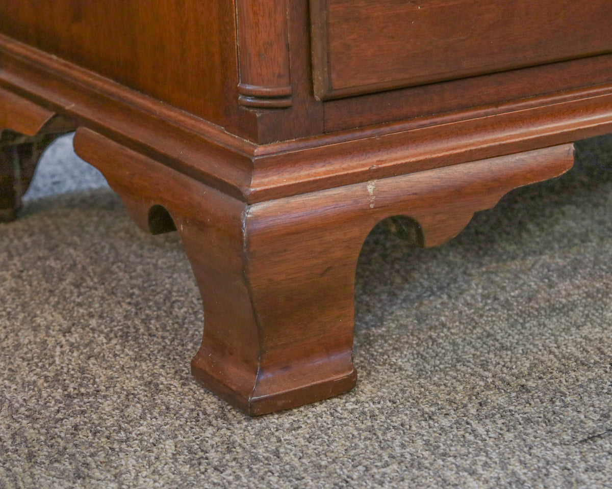 Mahogany 6-Drawer Dresser with Brass Pulls