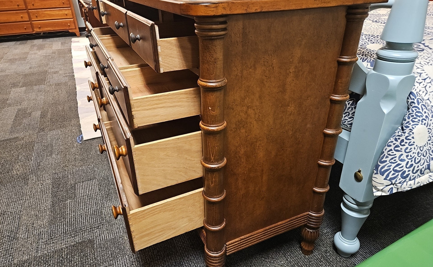 Lane Furniture 10-Drawer Dresser