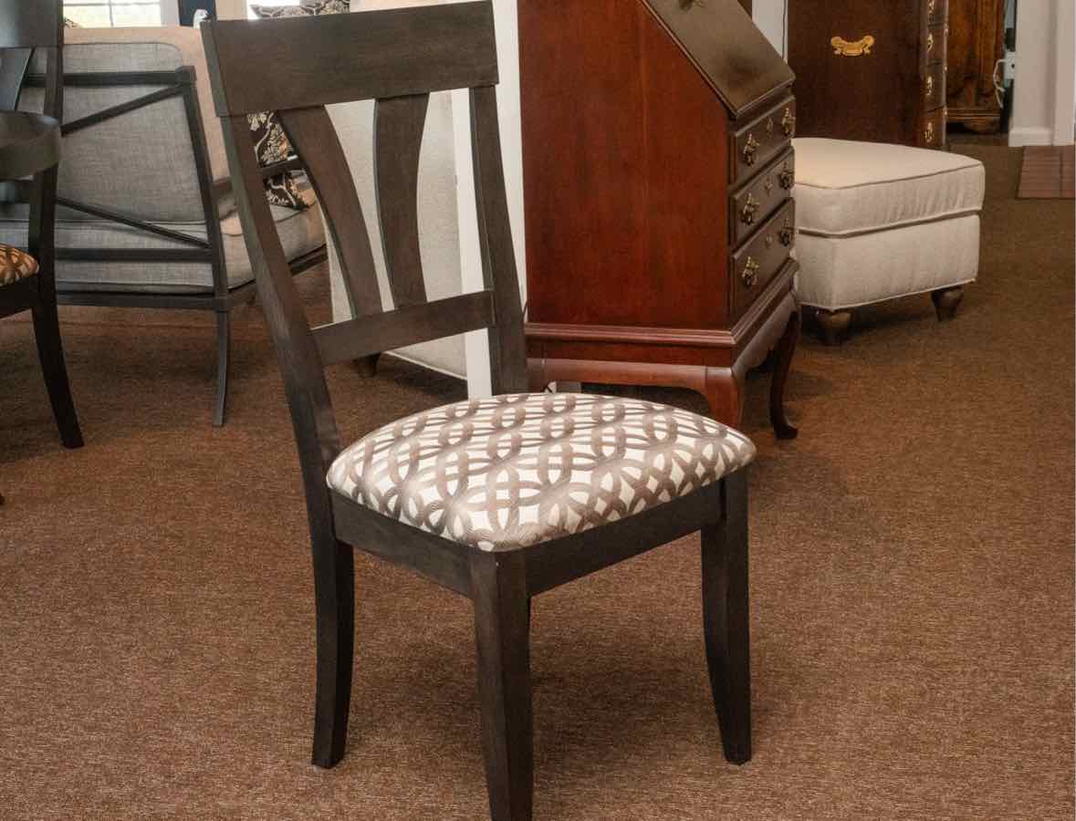 Saloom Espresso Finish Round Table With Crossed Legs  &  4 Chairs
