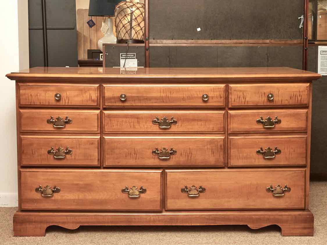 Broyhill 8 Drawer Maple  Dresser