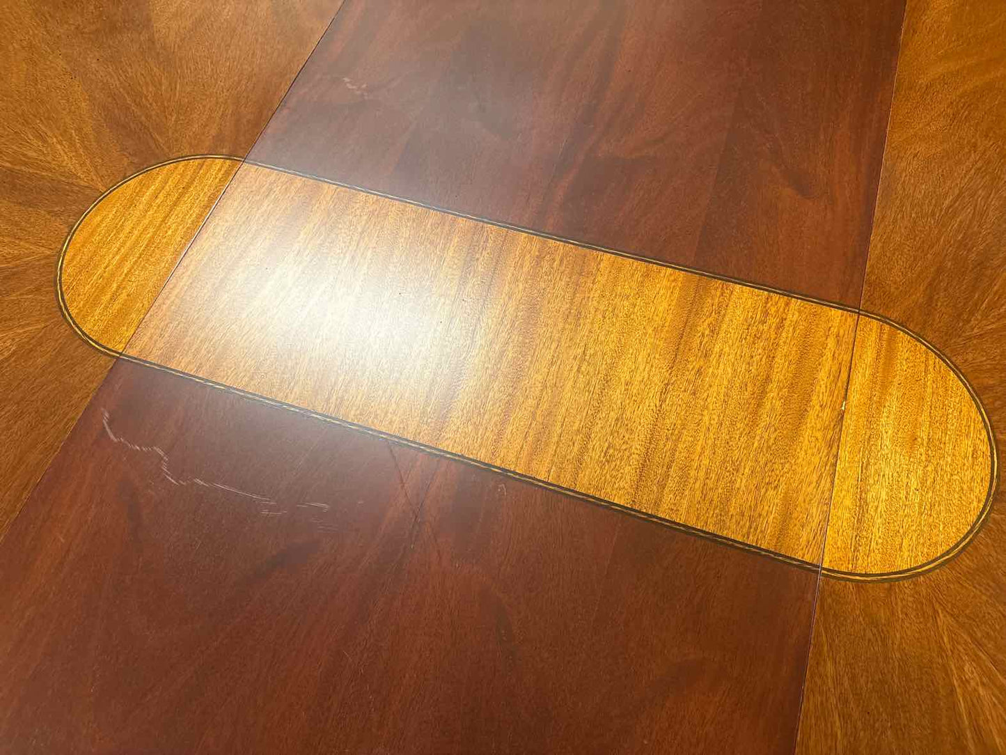 Ethan Allen 'Townhouse' Round Mahogany Dining Table