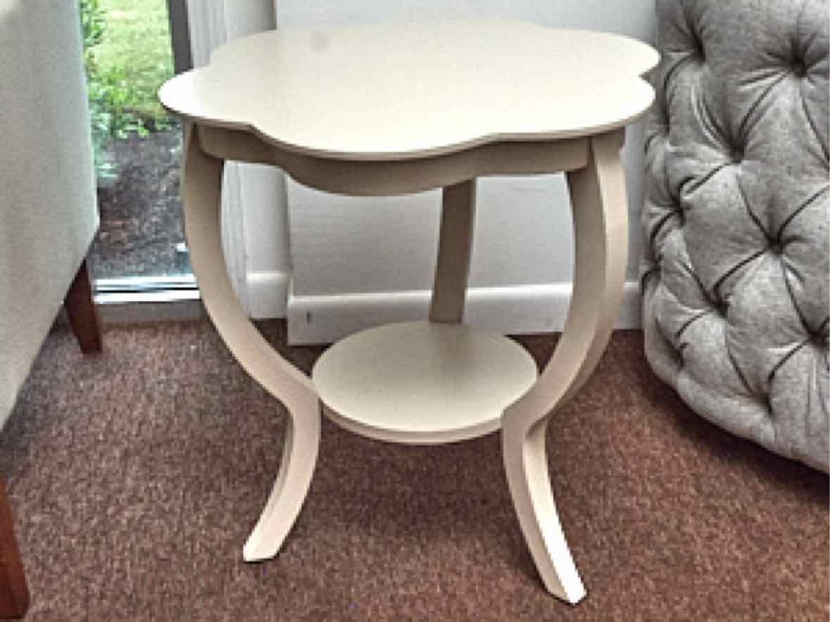 Hammary Furniture  Flower Petal Shape Dove Gray Finish Accent Table
