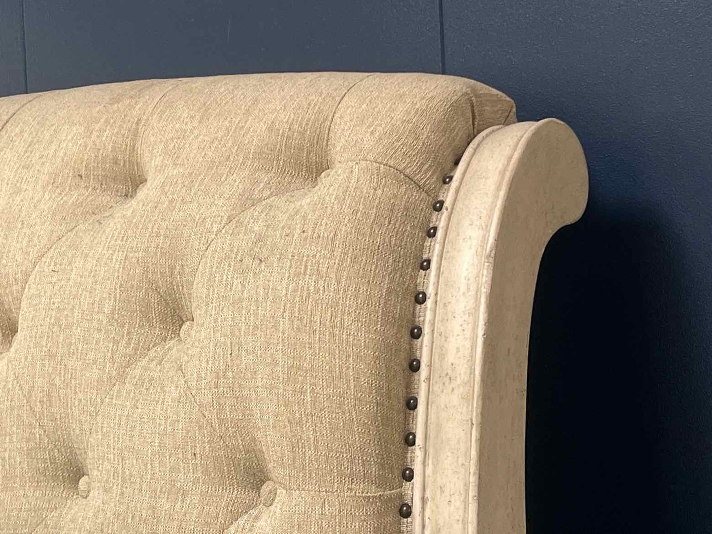Rooms To Go'Armitage' Queen Sleigh Bed