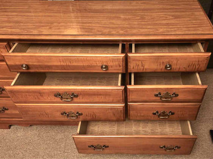 Broyhill 8 Drawer Maple  Dresser