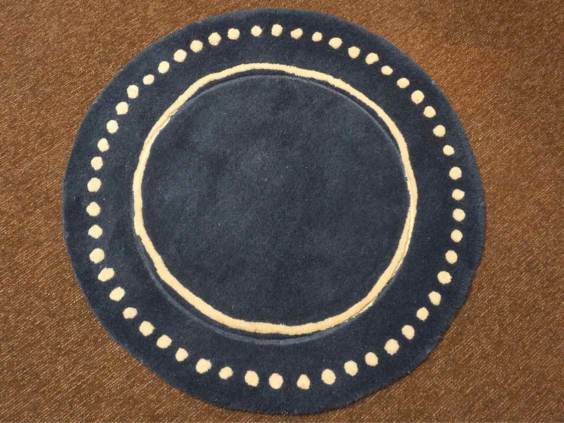 Safavieh Round Area Rug in Navy Blue & Ivory