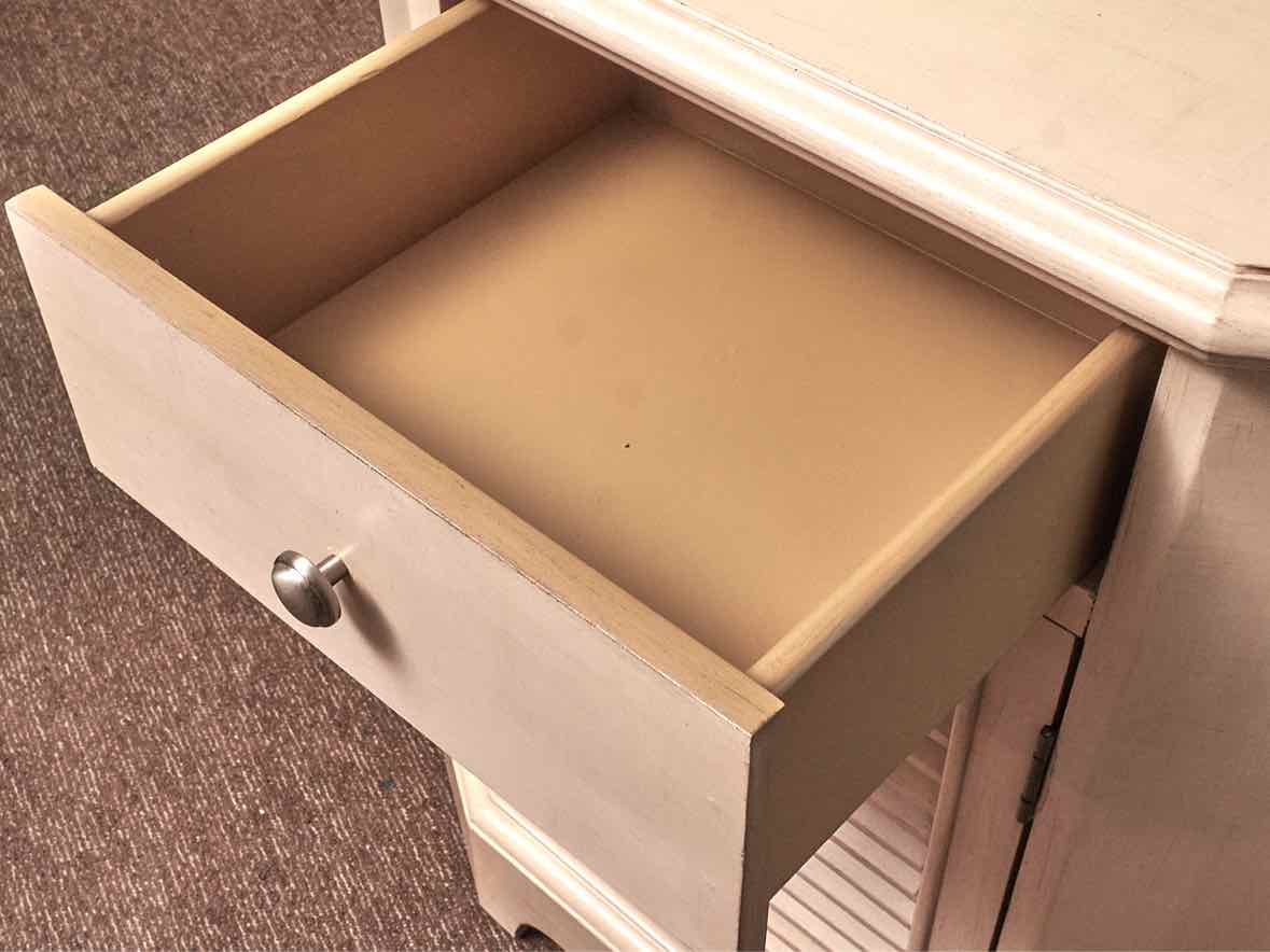 Cream Finish 1 Drawer 1 Door Cabinet Chest