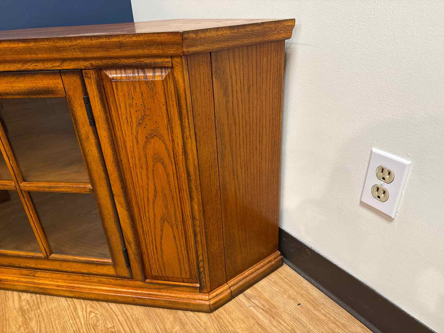 Corner Cabinet with Adjustbable Shelf