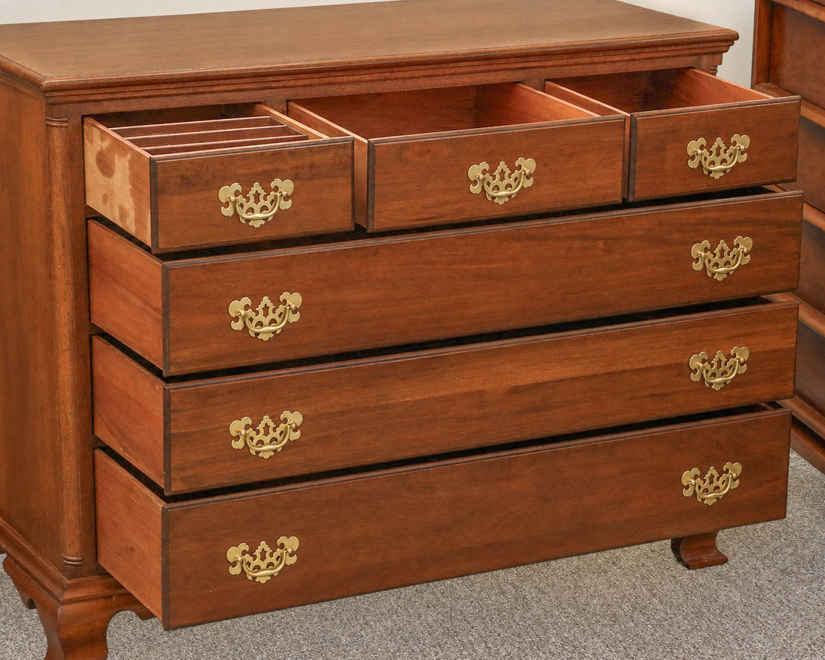 Mahogany 6-Drawer Dresser with Brass Pulls