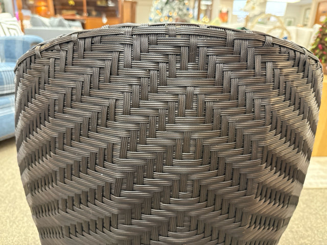 Outdoor Accent Chair in Resin Coated Wicker with Round Cushion