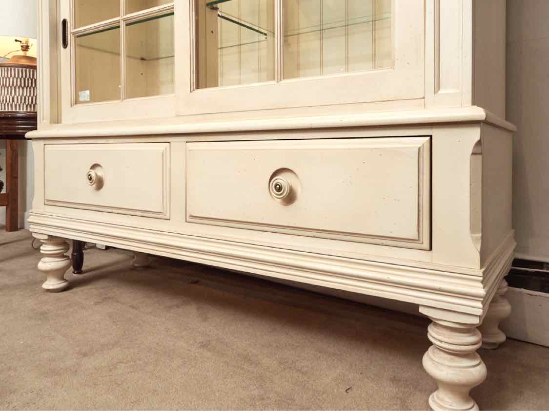 Ethan Allen Ivory 4 Glass Sliding Doors 2 Drawers  Display Cabinet