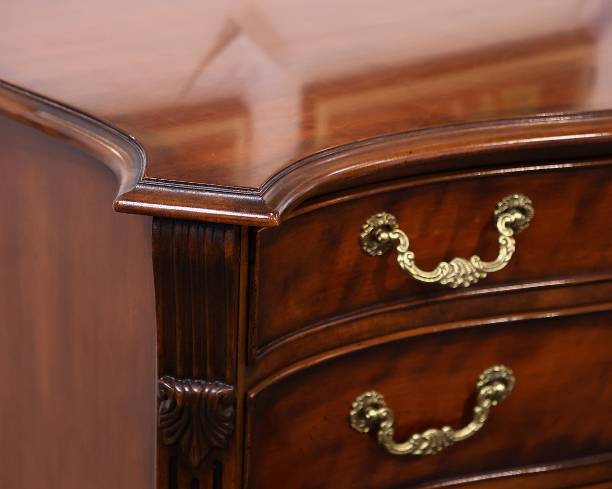 Heneredon RL Serpentine Chest