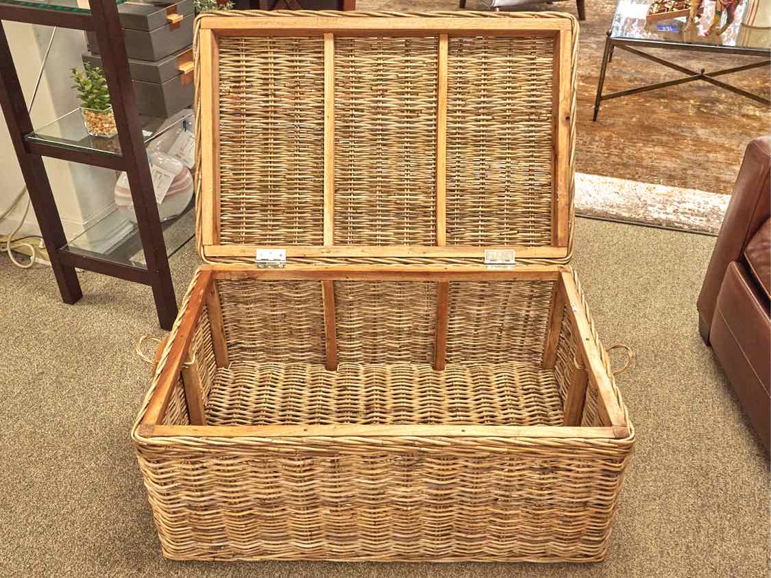 Wicker Lift Top Trunk