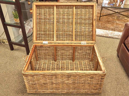 Wicker Lift Top Trunk