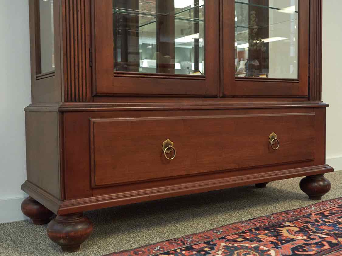 ETHAN ALLEN　アンティーク　クラシック　キャビネット　ビンテージ Ethan Allen British Classics Cherry Two Door Display Cabinet