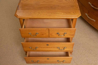 Kincaid Oak 3 Drawer N ightstand