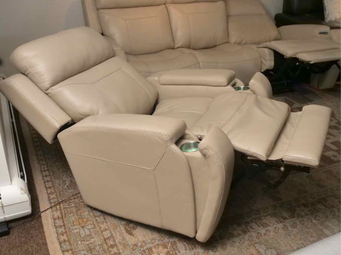 Motomotion Tan Leather Illuminated Cup Holders  Power Chair  Recliner