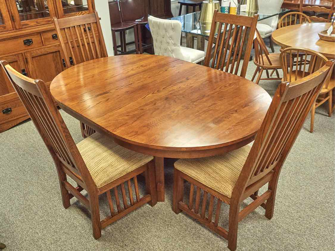 Thomasville Oak Dining table with set of 4 Matching Chairs