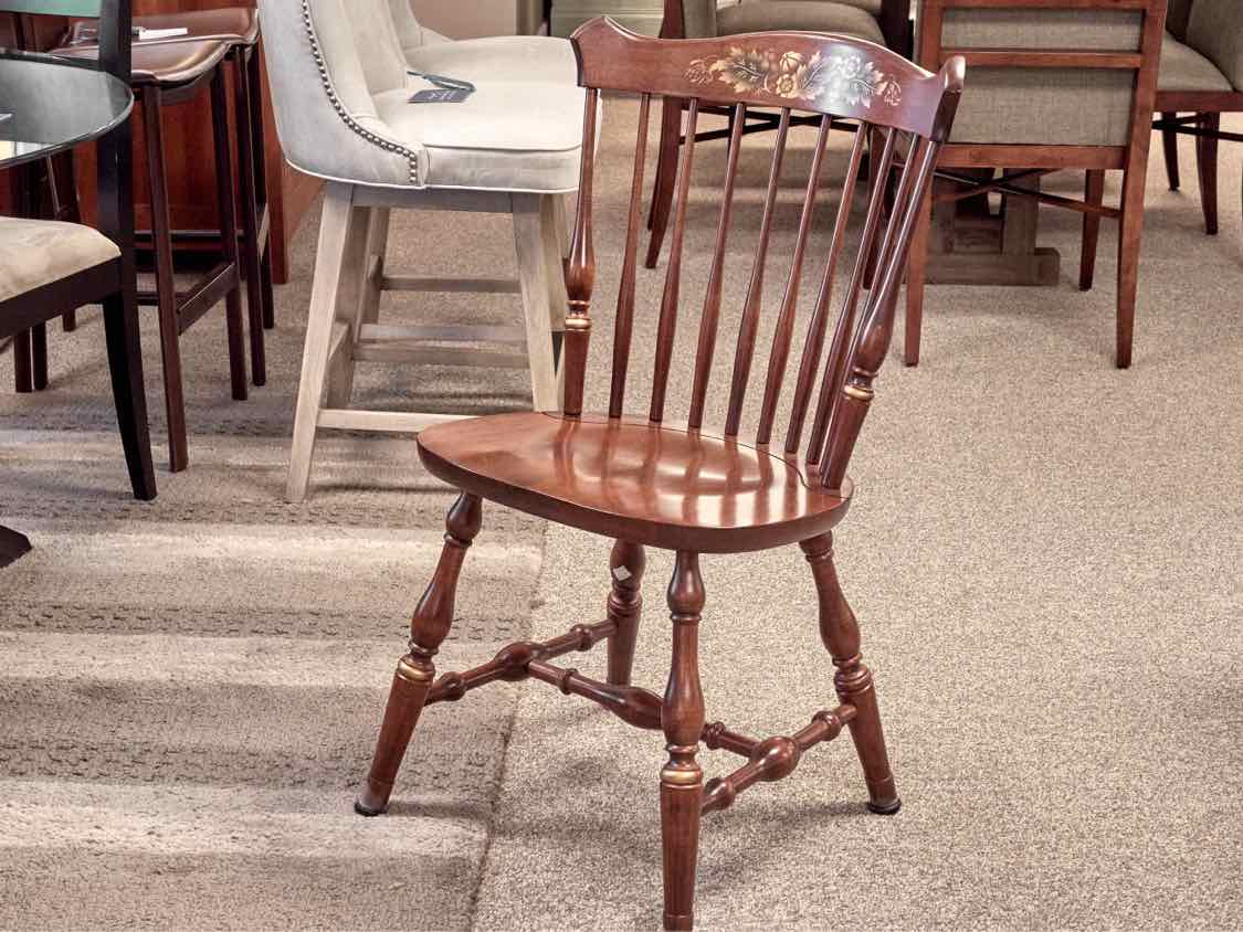 Hitchcock Round Dining Table & Set of Four Matching Chairs