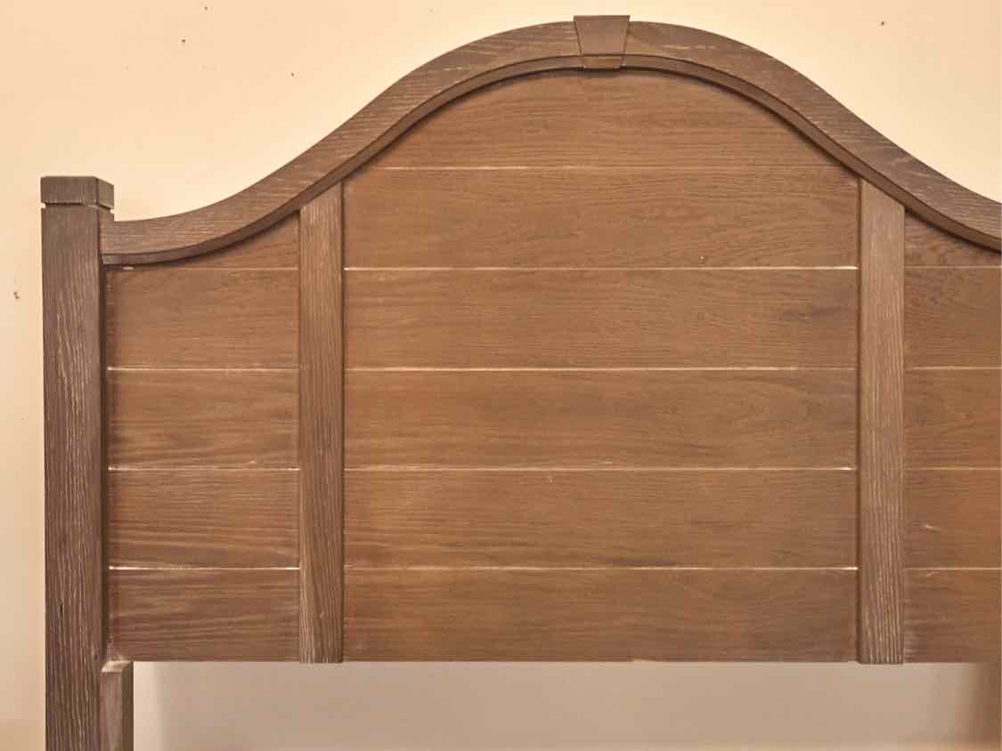 Vaughan Bassett Arched Headboard Full Bed in Folkstone Driftwood Finish