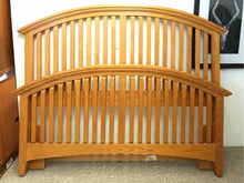 Vaughn Bassett Queen Arched Oak Bed