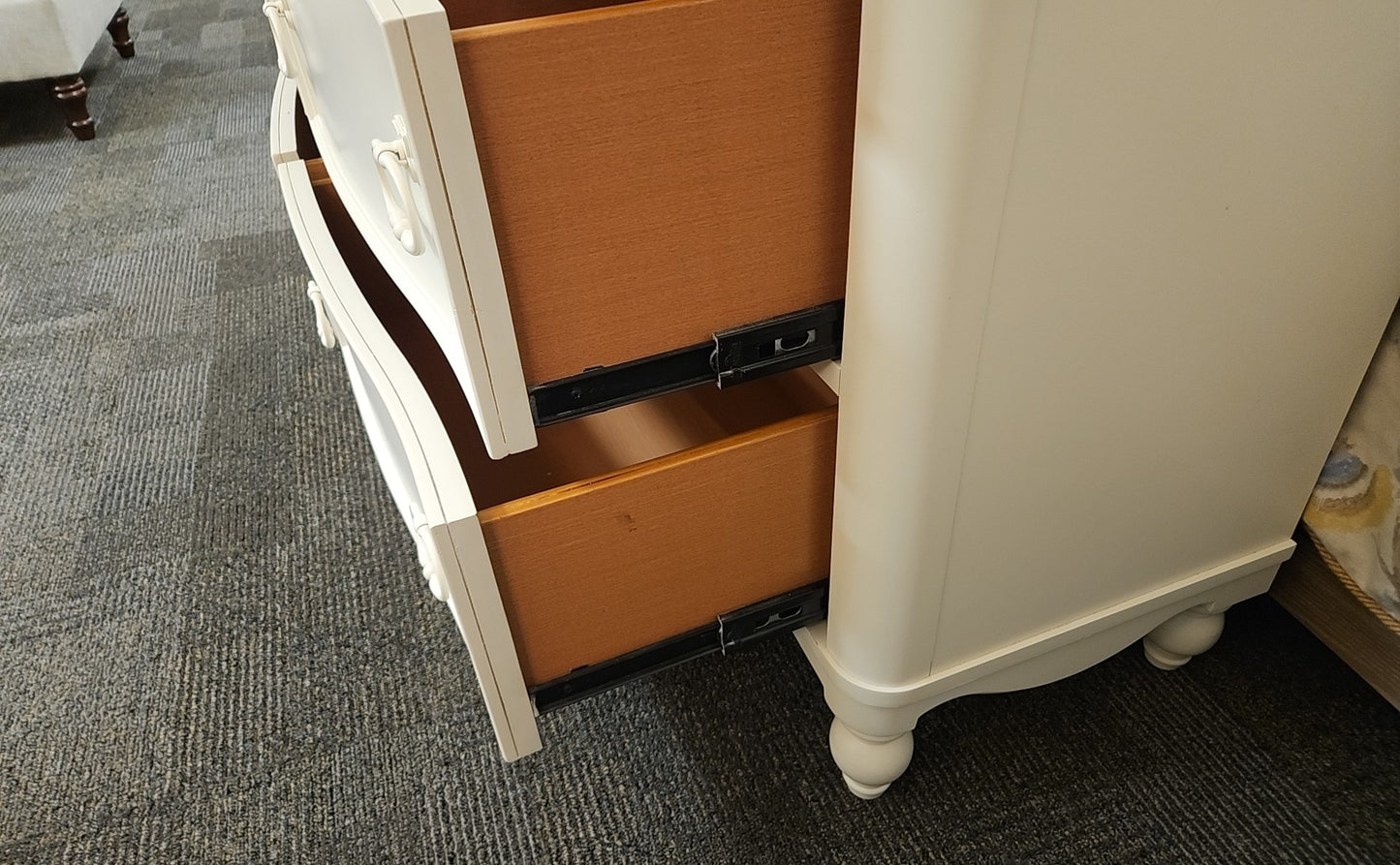 Wendy Bellisimo 7-Drawer Dresser w/ Mirror