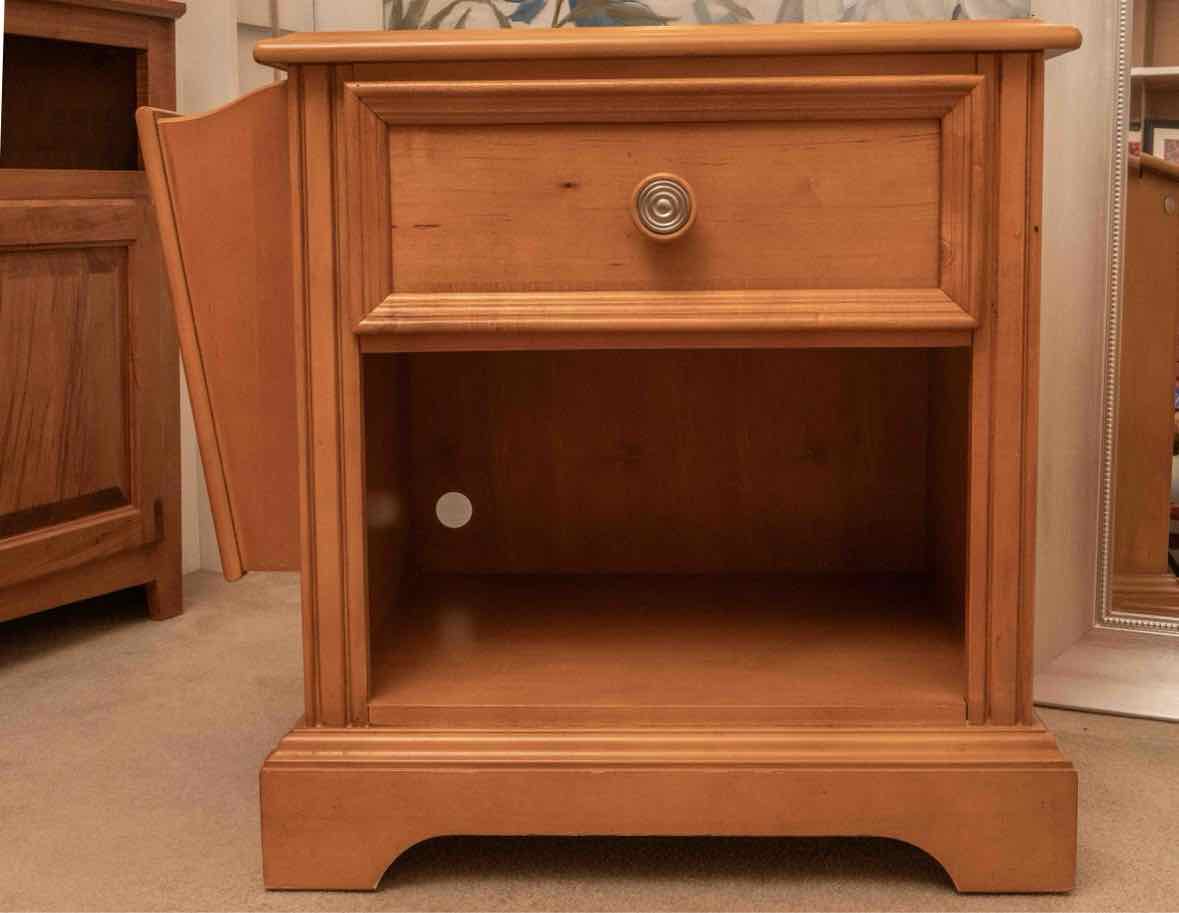 Pulaski Maple Occasional  Side Table with Magazine Rack