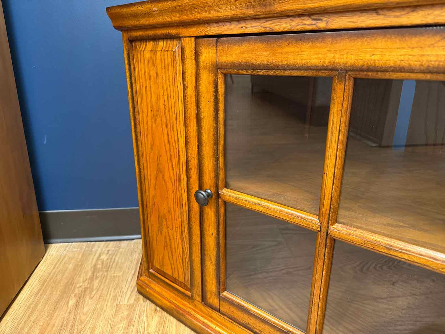 Corner Cabinet with Adjustbable Shelf