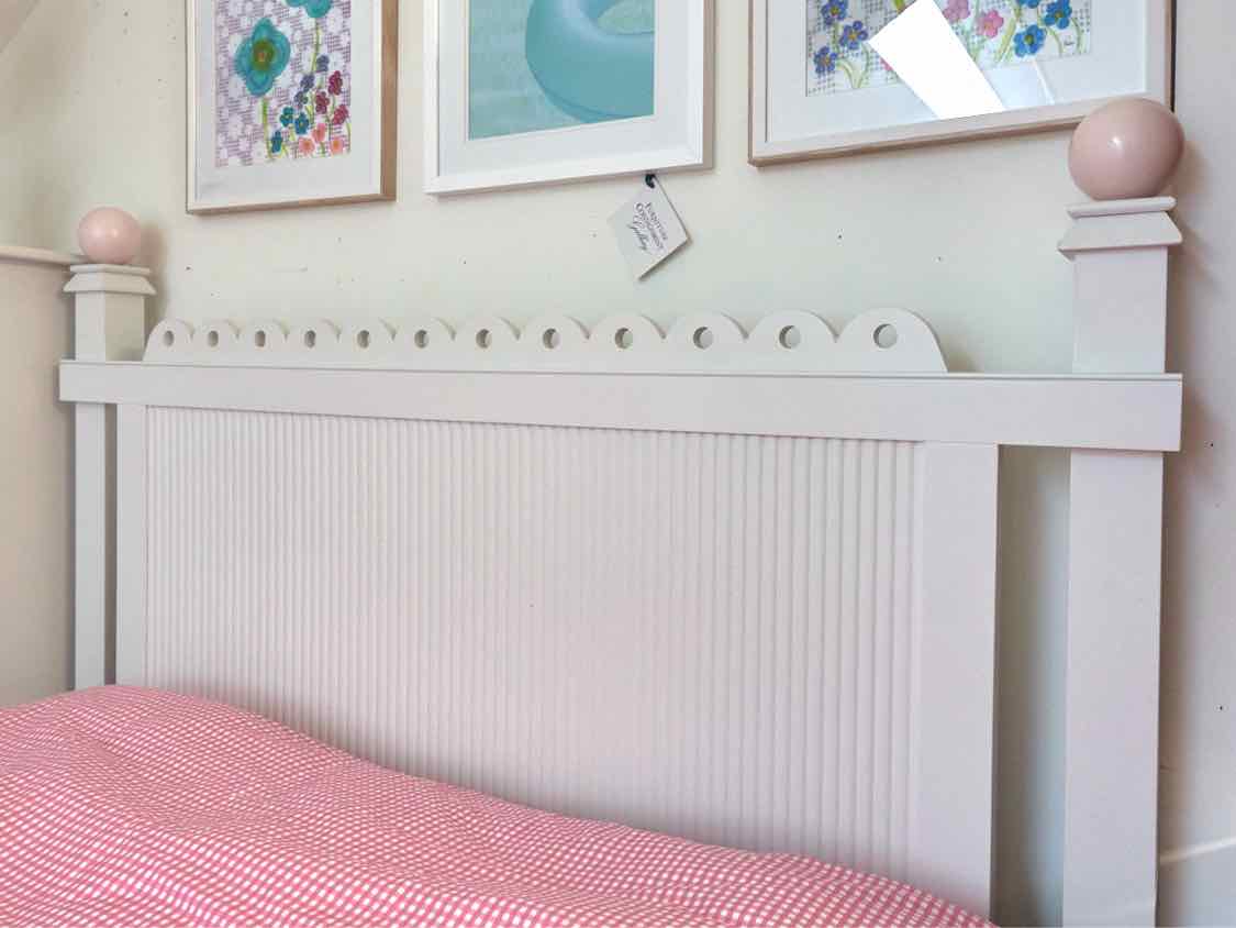 Maine Cottage Queen 'Lizzie' Bed in White & Pink