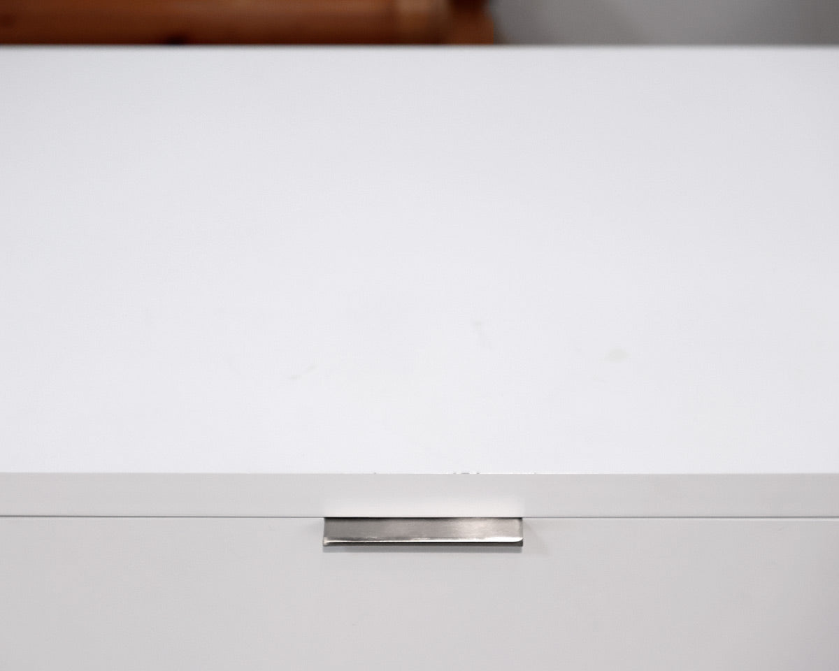 7-Drawer White Contemporary Dresser