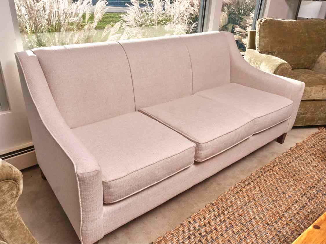 Bassett Ivory Upholstered 3 Cushion Slope Arm Sofa