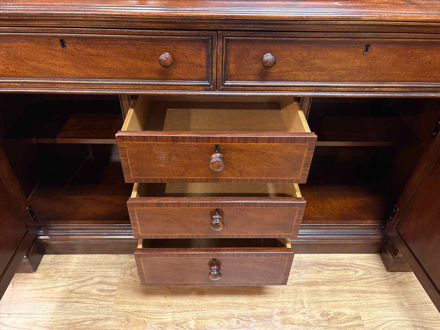 Thomasville 'Fredericksburg' Hutch