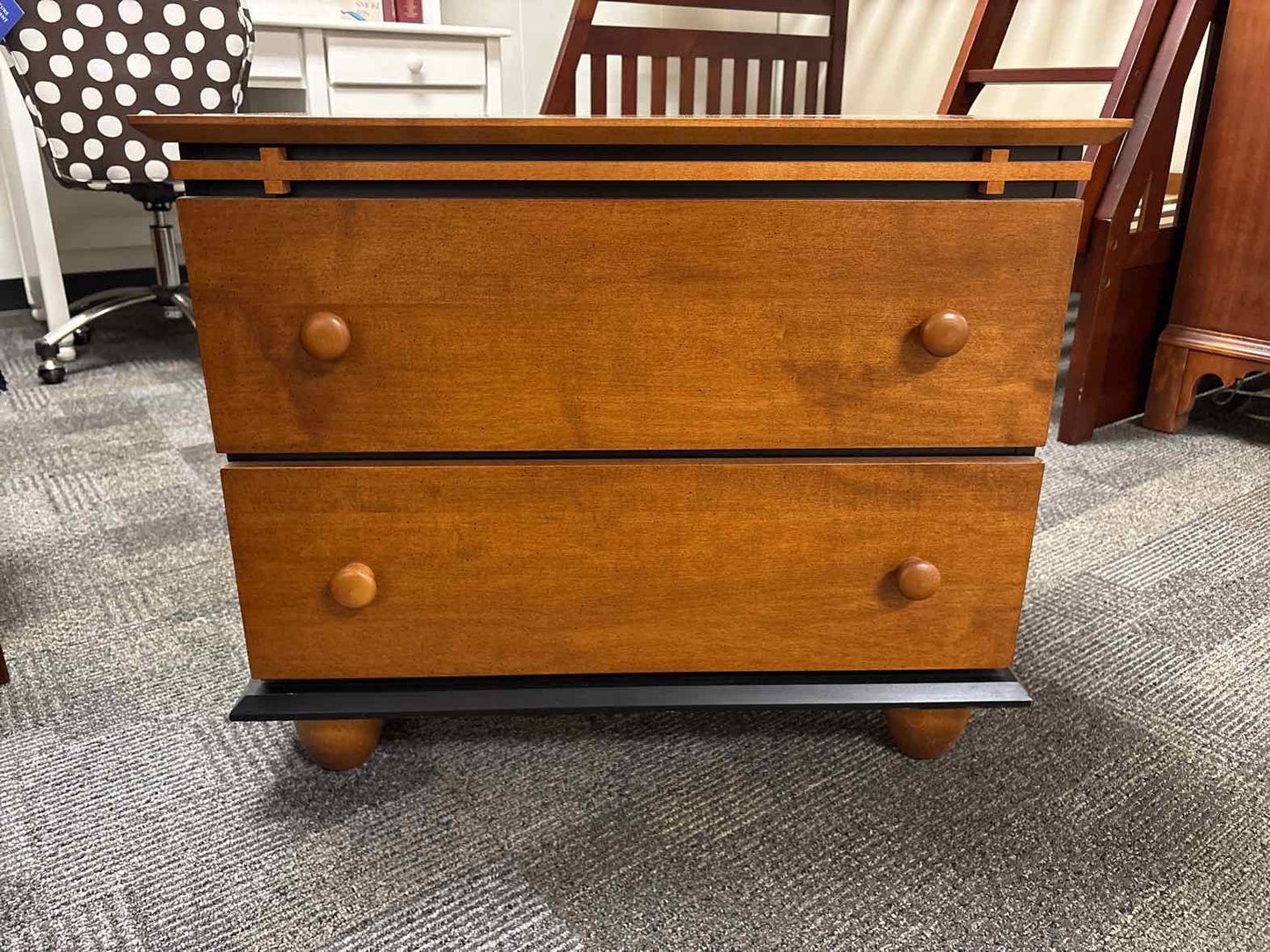 Maple 2-Drawer Nightstand