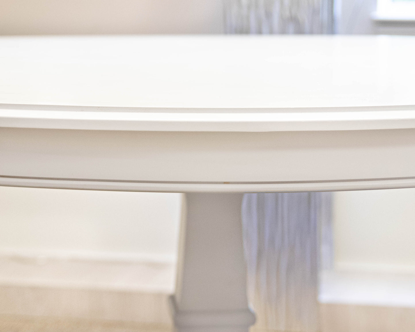 Gat Creek Maitland Pedestal 54" Round Table in Classic Snowdrift Finish