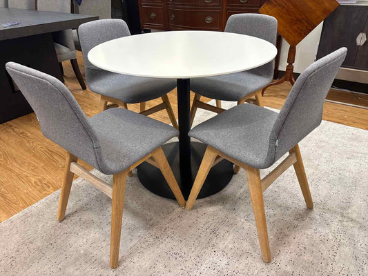 BoConcept 'New York' Dining Set with 4 'London' Chairs