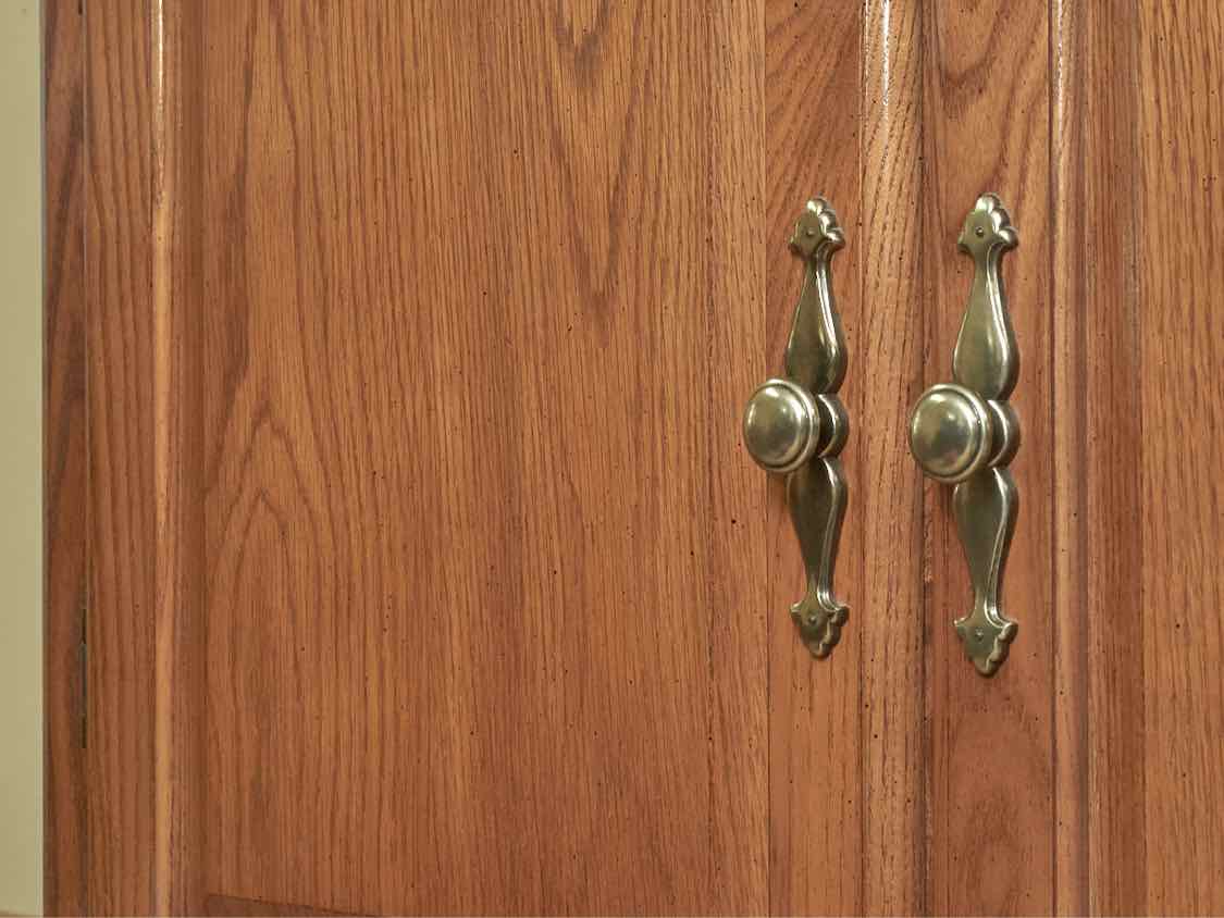 Vaughan Bassett Oak 2 Door 2 Shelf 3 Drawer Brass Handles Chifferobe Chest