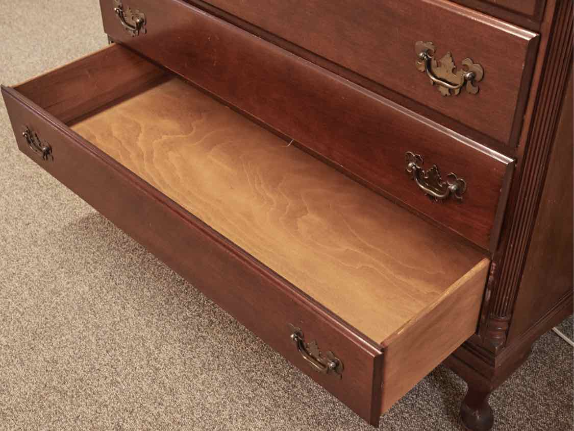 Mahogany 4 Drawer Dresser Queen  Anne Style w/Brass Pulls in Rich Finish