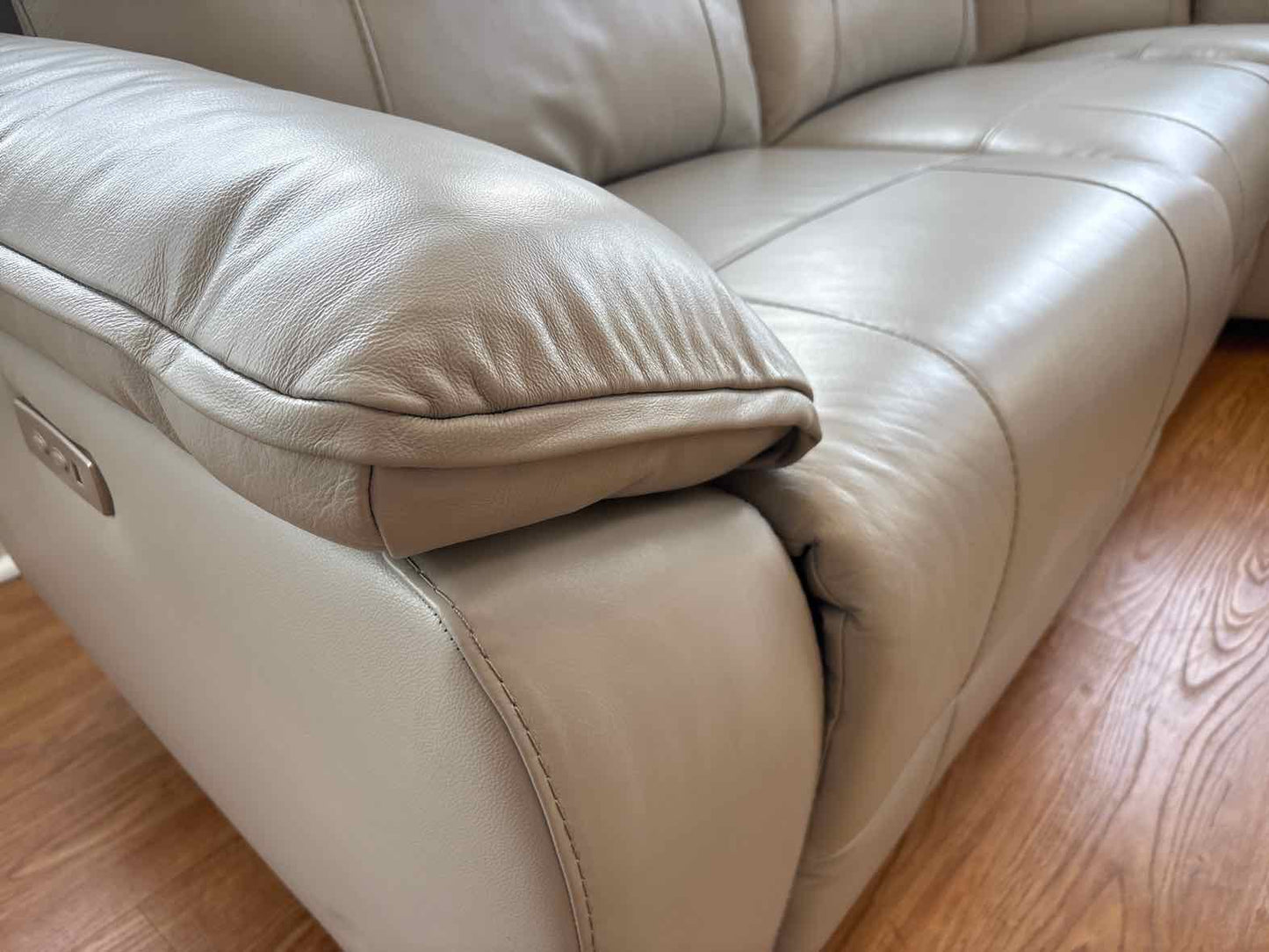 Kuka Home Grey Leather Power Reclining Sectional
