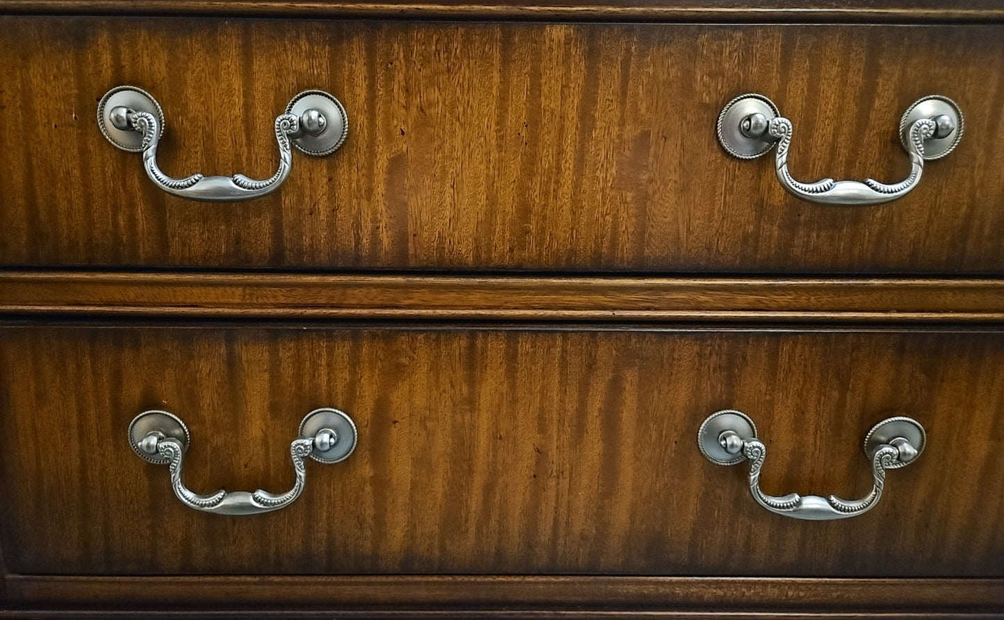 Ethan Allen Pair of 'Melville' Nightstands