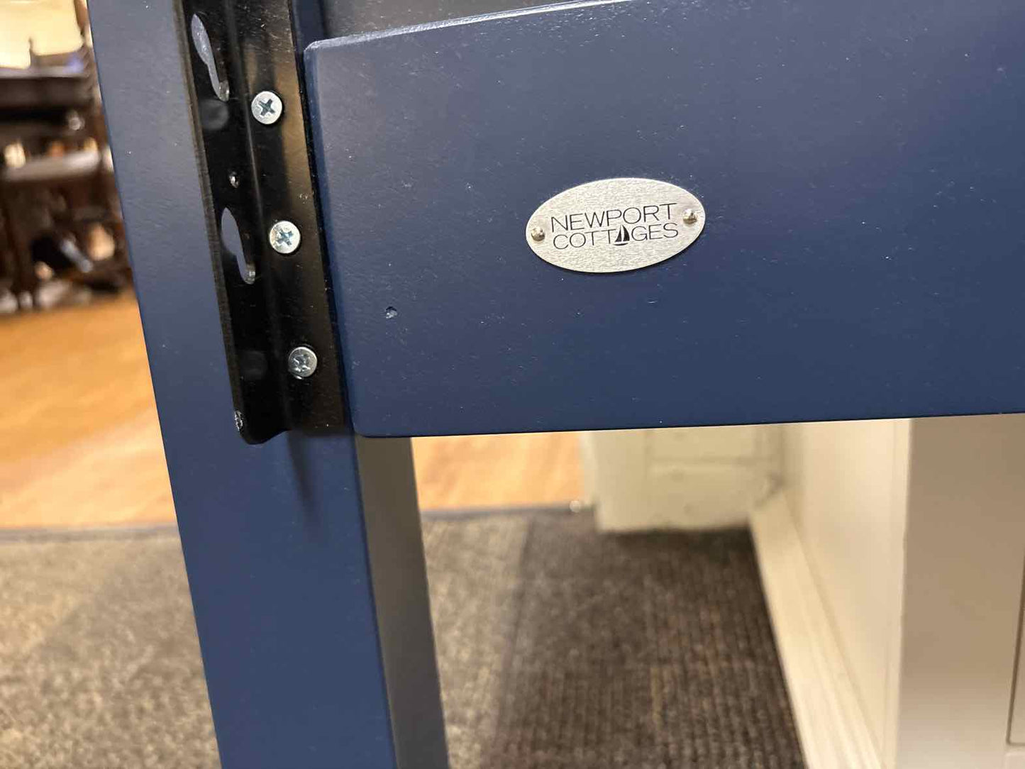 Newport Cottages 'Max' Full Bed in Dark Blue