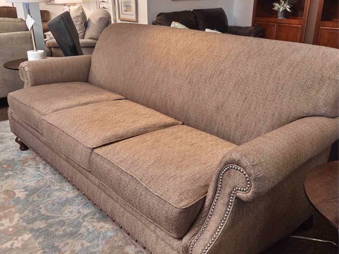 Thomasville 3 Cushion Tweed Blend Upholstered Includes 4 Toss Pillows  Sofa