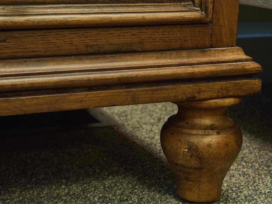 Ethan Allen New Country "Regan' 4 Drawer Accent Chest