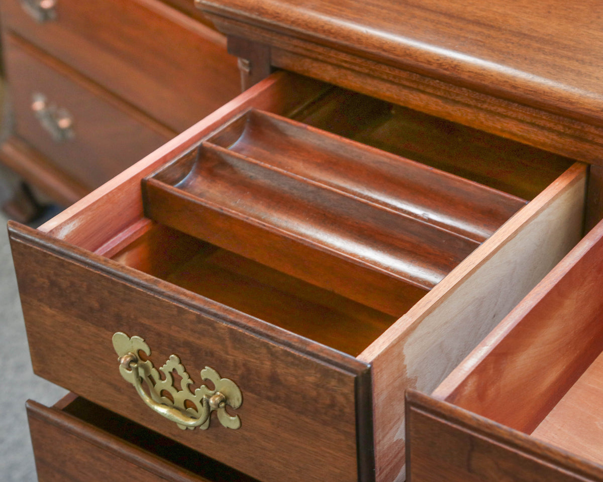 Mahogany 6-Drawer Dresser with Brass Pulls