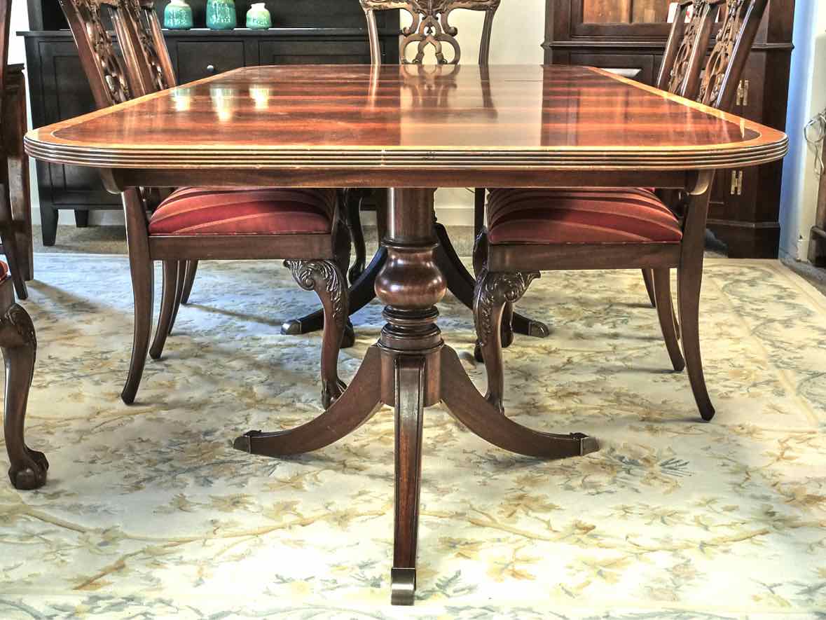 Ethan Allen Banded Mahogany Dining Table & Set of 8 Chairs