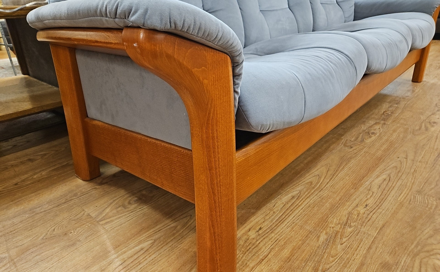Ekornes Stressless 'Buckingham' Highback Reclining Sofa